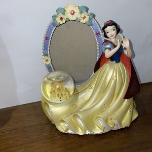 Vintage Disney Princess Snow White Figurine Photo Frame 6" Disney Castle Globe